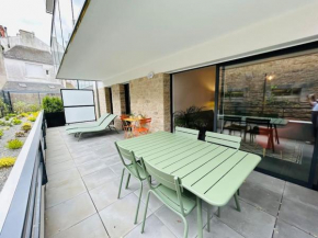 L'Hermine terrasse et parking, 500 plage